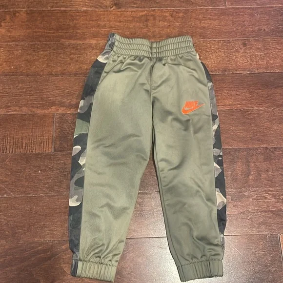 Nike Toddler Hoodie and Joggers Pants Two-piece Track Set - Picture 6 of 8